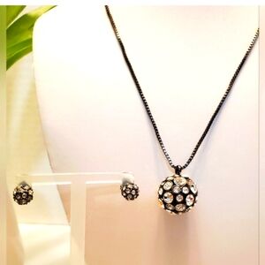 Fossil gun metal chain necklace with round bedazzled charm & matching studs.